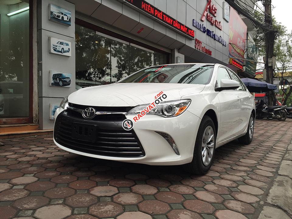 Bán xe Toyota Camry LE 2015 nhập Mỹ, màu trắng xe mới 100% giá rẻ nhất, giao ngay - LH: 0902.00.88.44-2