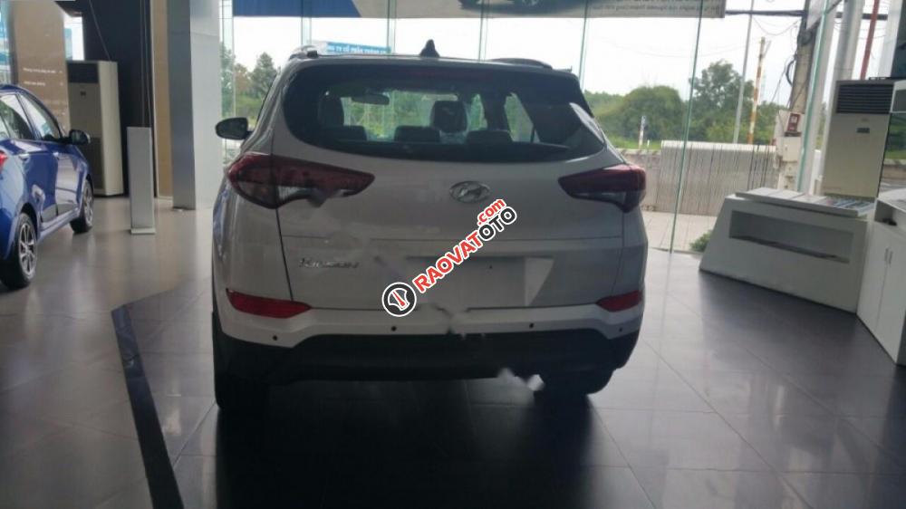 Cần bán Hyundai Tucson 2.0 ATH đời 2017, màu trắng-0