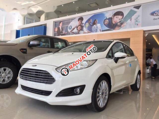 Bán xe Ford Fiesta đời 2017, màu trắng-4