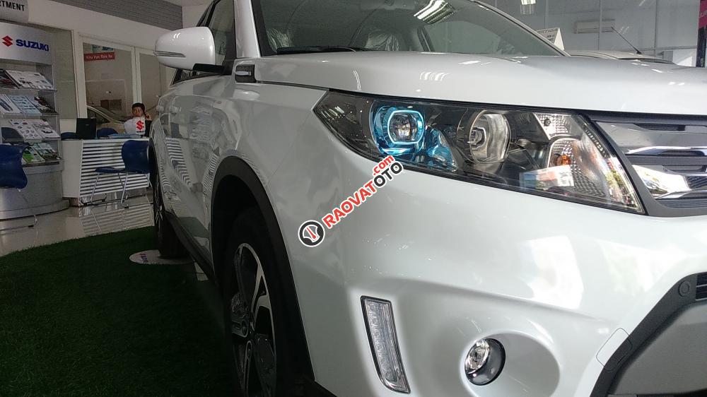 Suzuki Vitara - 2017 - màu trắng - xe có sẵn- khuyến mãi 50 triệu - liên hệ 0906612900-3