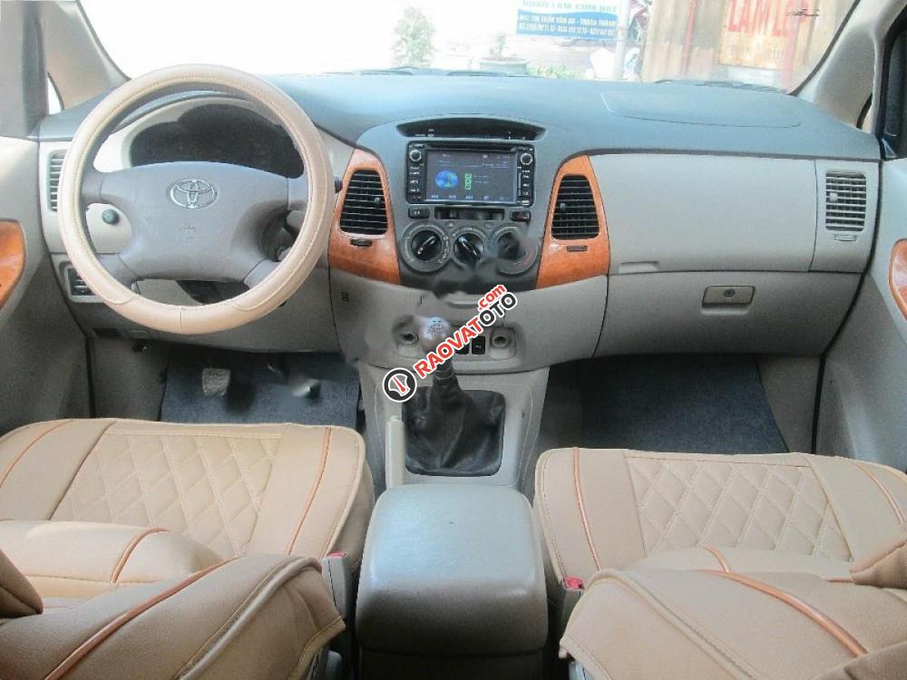 Bán ô tô Toyota Innova G đời 2010, màu bạc như mới giá cạnh tranh-2