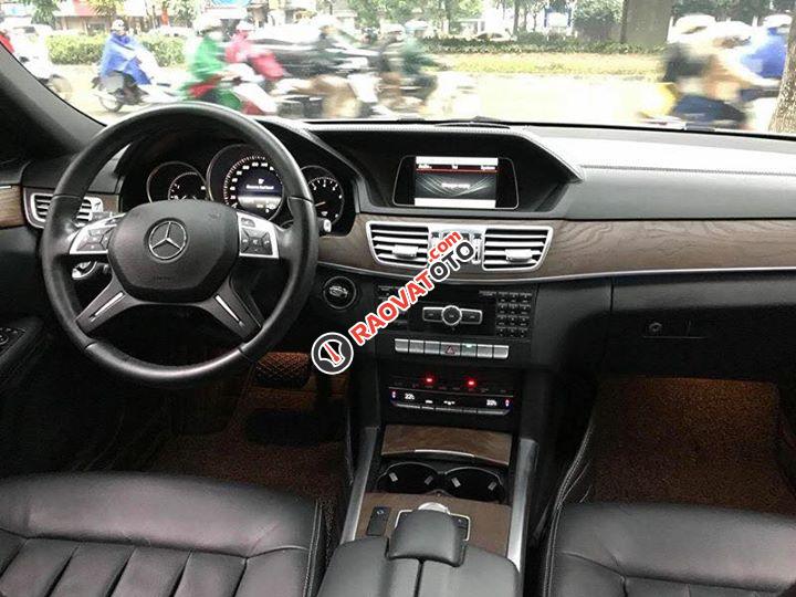 Bán Mercedes E200 2015 trắng Ngọc Trinh-6