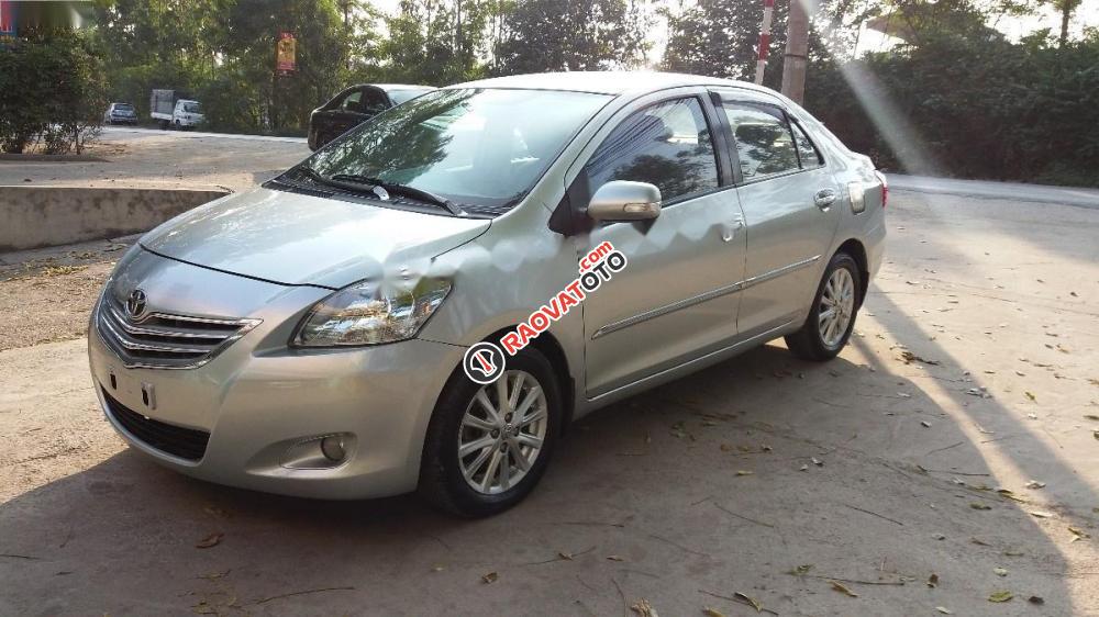 Cần bán Toyota Vios 1.5E đời 2010, màu bạc số sàn-0