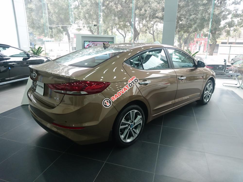 Giao ngay Hyundai Elantra 2018, màu nâu vàng, các phiên bản, giá cạnh tranh, mua xe chỉ từ 115 triệu - LH 090.467.5566-9