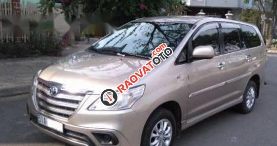 Cần bán Toyota Innova đời 2014 số sàn, 635tr-1