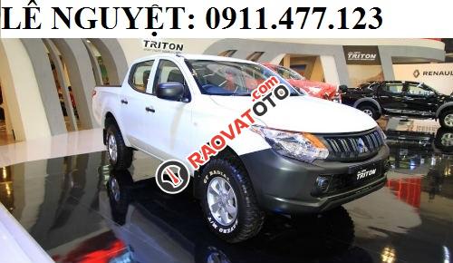 "Cực hot khuyến mãi tháng 4" Mitsubishi Triton 4X2 MT, màu trắng, nhập khẩu, LH: Lê Nguyệt: 0911.477.123-1