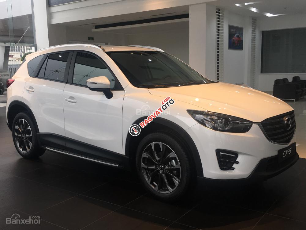 Mua Mazda CX-5 2.0 2WD màu trắng, nhiều ưu đãi và khuyến mại hấp dẫn-1