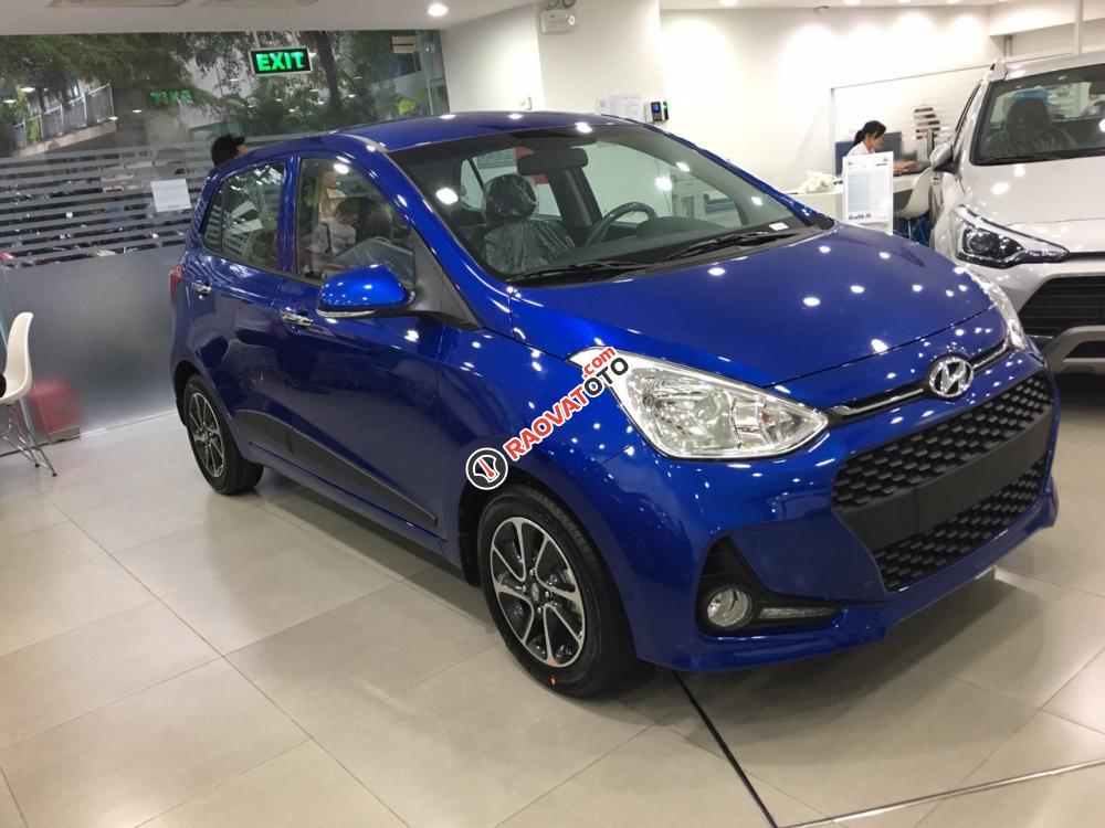 Giá xe Hyundai I10 bản 1.0 AT đời 2017, màu xanh. Xe mới 100%, ưu đãi 15 triệu, LH Hương: 0902.608.293-1