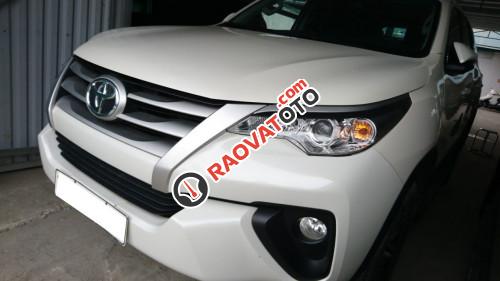 Cần bán gấp Toyota Fortuner 2.4 MT đời 2017, màu trắng như mới-2