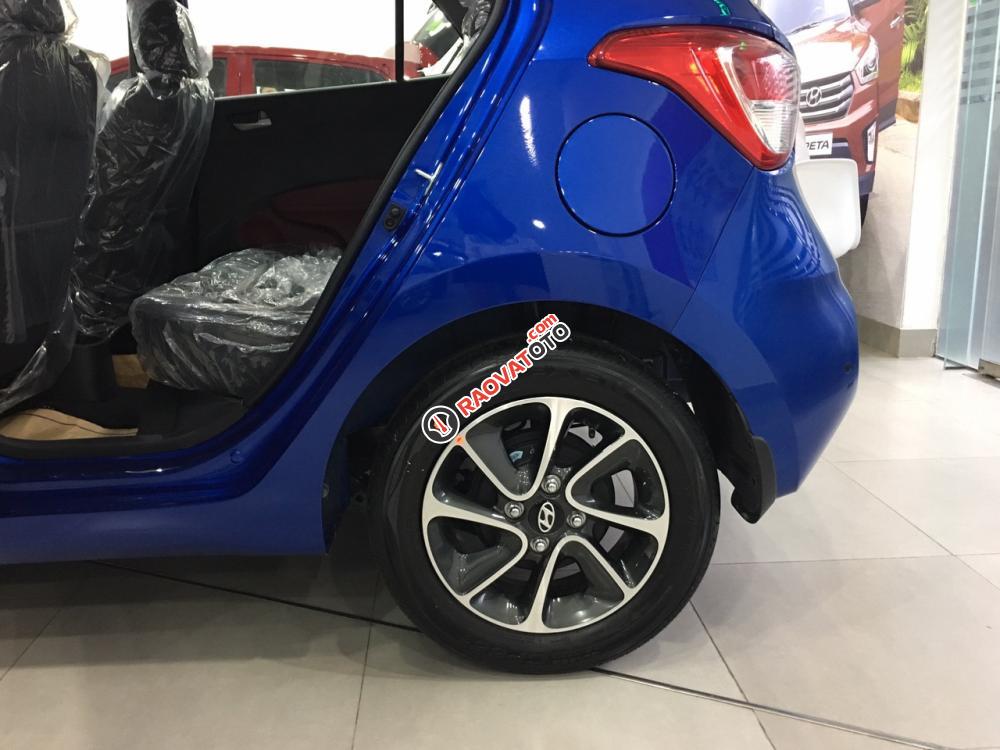 Giá xe Hyundai I10 bản 1.0 AT đời 2017, màu xanh. Xe mới 100%, ưu đãi 15 triệu, LH Hương: 0902.608.293-7