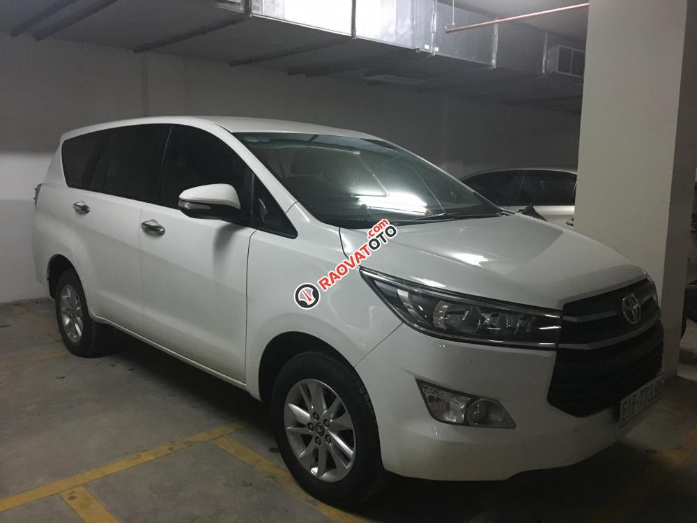 Xe Innova 2.0E form 2017 màu trắng mới 99%-7