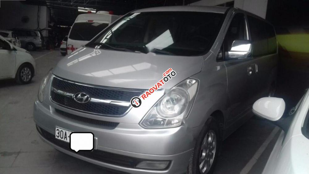 Cần bán lại xe Hyundai Starex MT đời 2010, màu bạc, nhập khẩu nguyên chiếc số sàn, giá tốt-2