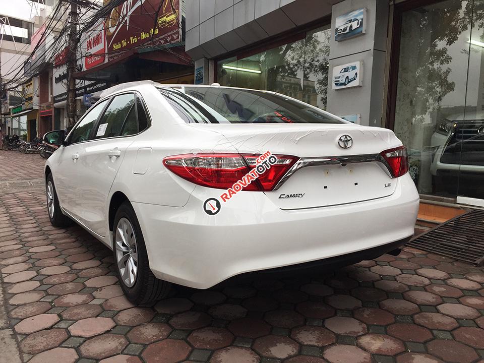 Bán xe Toyota Camry LE 2015 nhập Mỹ, màu trắng xe mới 100% giá rẻ nhất, giao ngay - LH: 0902.00.88.44-5