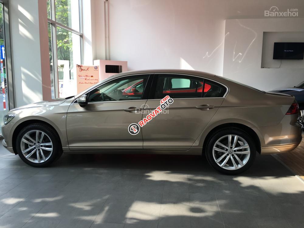 Giá xe Passat, màu vàng cát, tặng bảo hiểm 2 chiều, LH Thu Hương: 0902.608.293-17