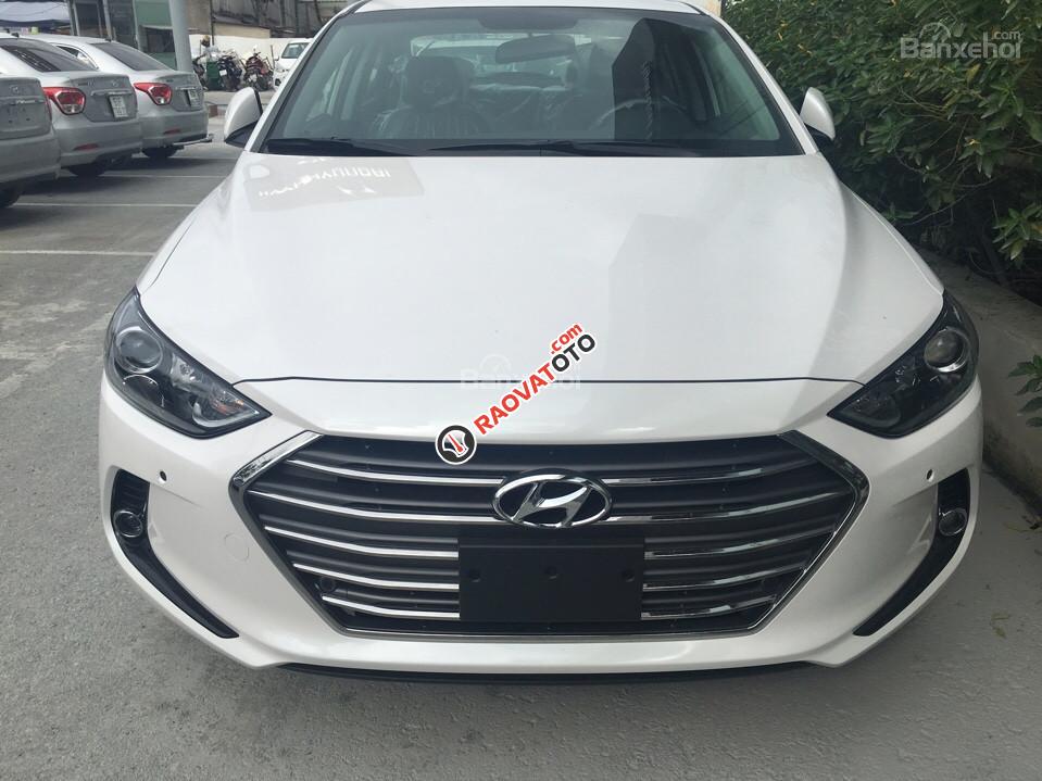 Hyundai Elantra với thiết kế mạnh mẽ và giá thật hấp dẫn-0