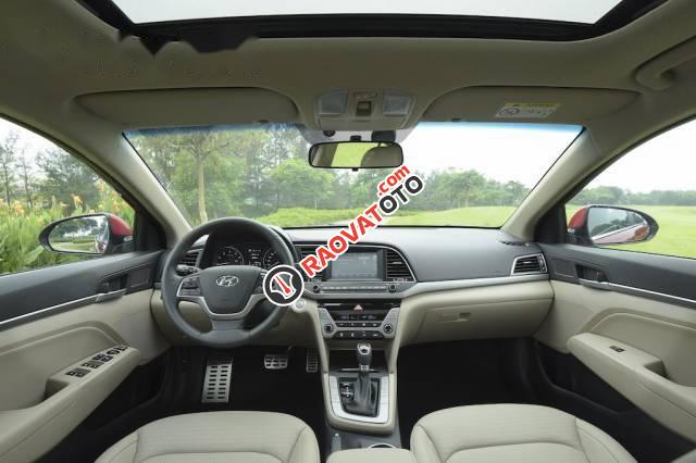 Bán xe Hyundai Elantra đời 2017, màu trắng-2