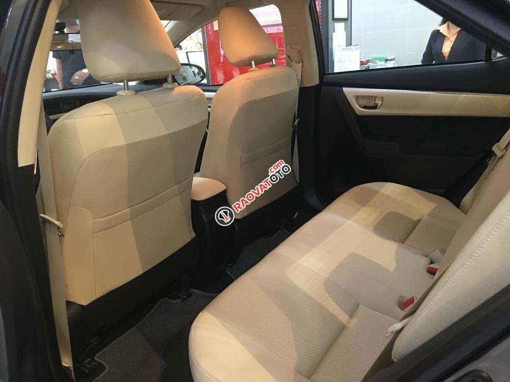 Bán xe Toyota Corolla Altis 1.8E (CVT) màu nâu, giá cạnh tranh, hỗ trợ vay vốn 90%. LH: 0916 11 23 44-4