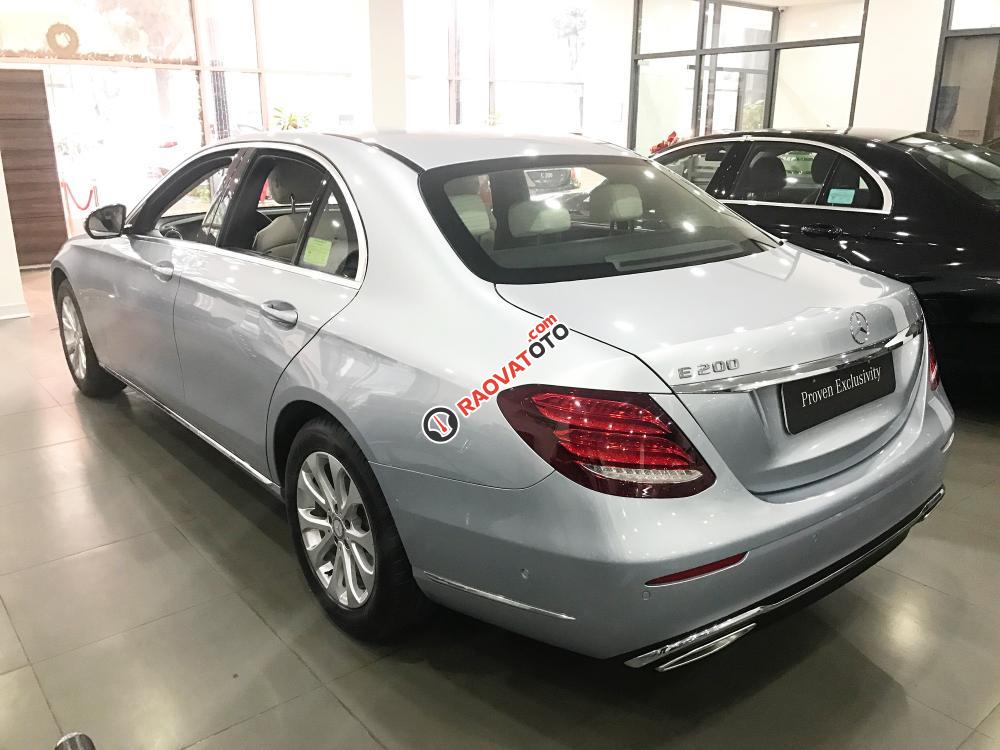 Bán ô tô Mercedes E200 năm 2017, màu bạc-7