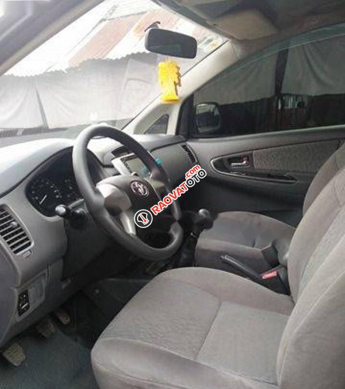 Xe Toyota Innova 2.0E đời 2012, màu bạc xe gia đình, 515tr-0