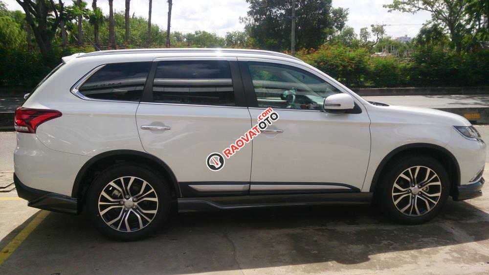 Bán Mitsubishi Outlander 2.0 CVT màu trắng, nhập khẩu, có bán trả góp - liên hệ 0906.884.030-1