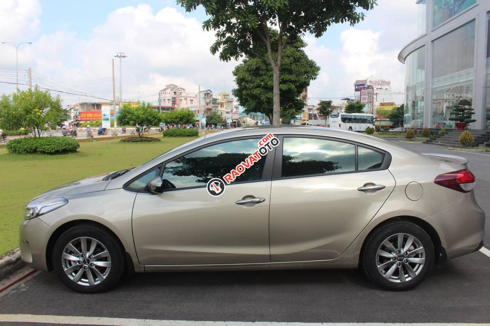 Hot! Cerato 1.6 MT thay mâm mới và thêm ốp cản bô thể thao, giá chỉ 545 triệu, Hotline: Tâm 0938.805.635-8