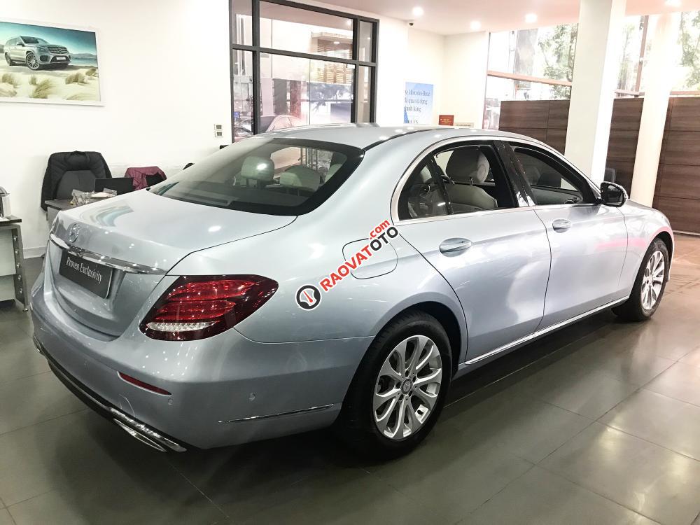 Bán ô tô Mercedes E200 năm 2017, màu bạc-6