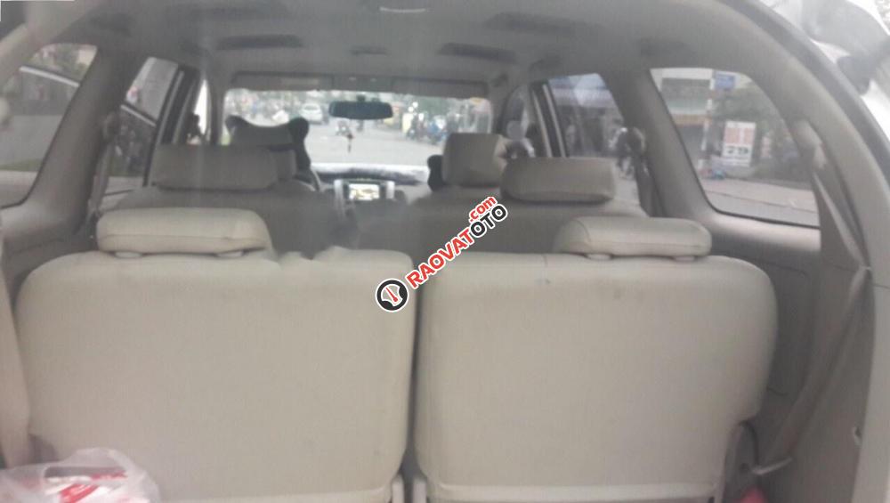 Cần bán Toyota Innova đời 2014, màu bạc-2
