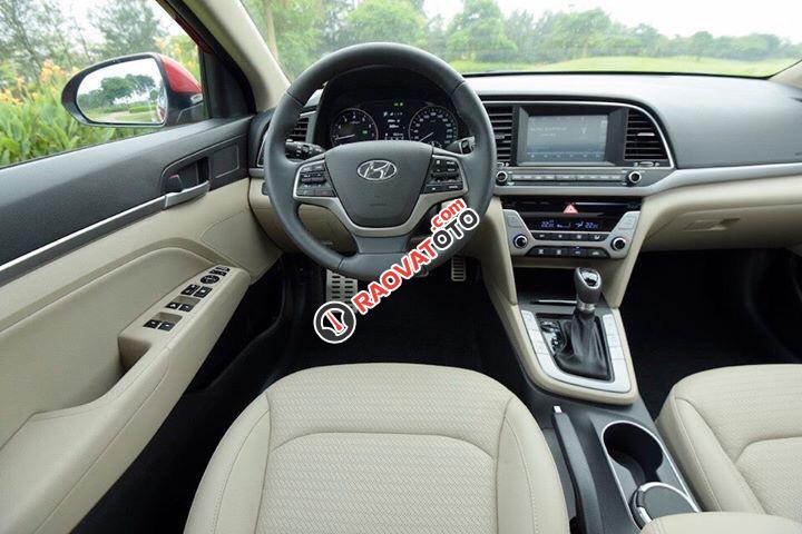 Bán Hyundai Elantra 2018 1.6 MT, khuyến mãi lớn 66tr. Hỗ trợ vay vốn 80% giá trị xe - Hotline: 0935904141 - 0948945599-9