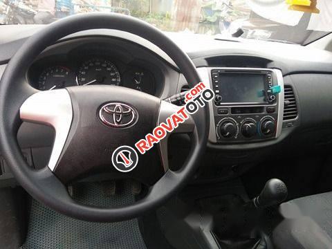 Bán xe Toyota Innova năm 2012, màu bạc  -2