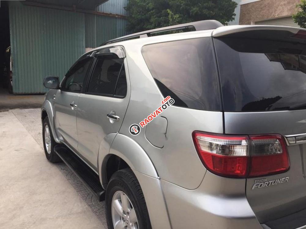 Bán Toyota Fortuner G đời 2010, màu bạc-0