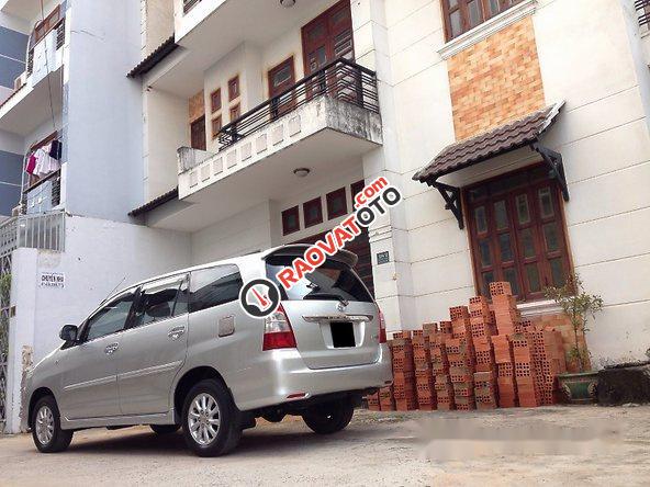 Bán lại xe Toyota Innova 2.0E đời 2013, màu bạc, 515tr-0