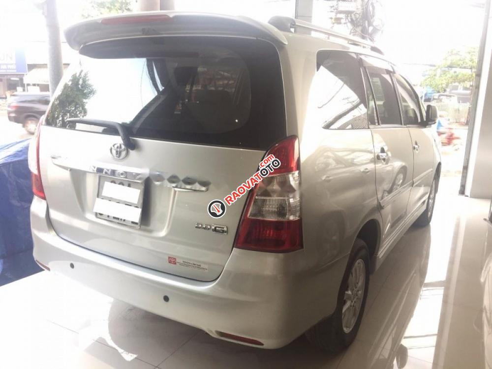 Cần bán gấp Toyota Innova 2.0G đời 2013, màu bạc xe gia đình-0