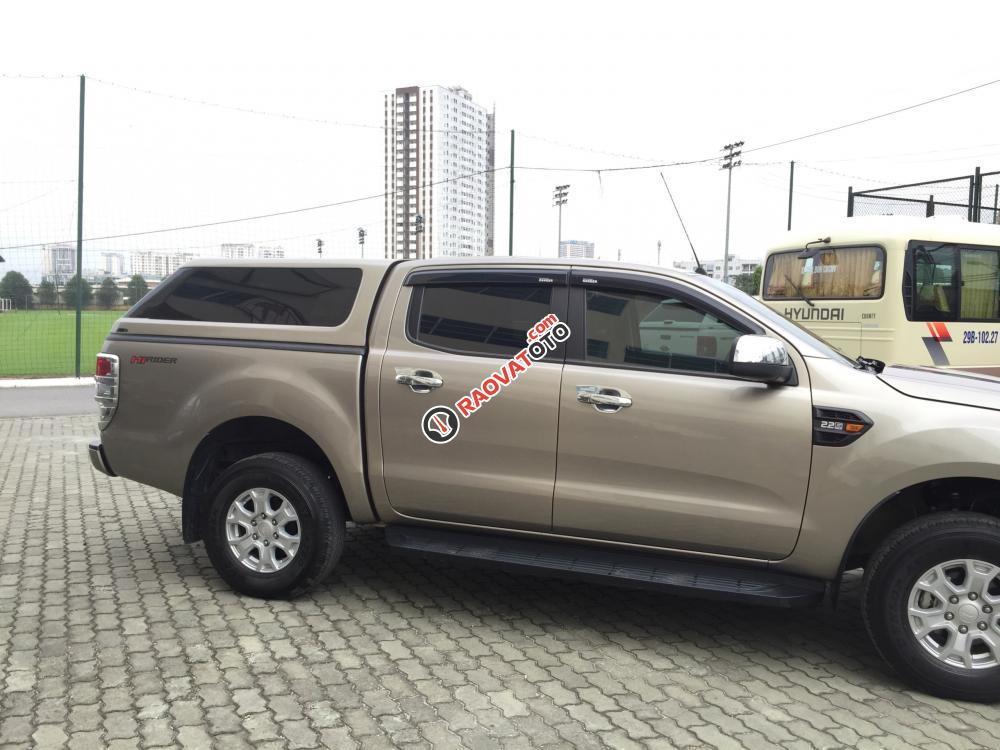 Bán Ford Ranger 2.2 XLS MT màu vàng, sản xuất và đăng ký 11/2016-2