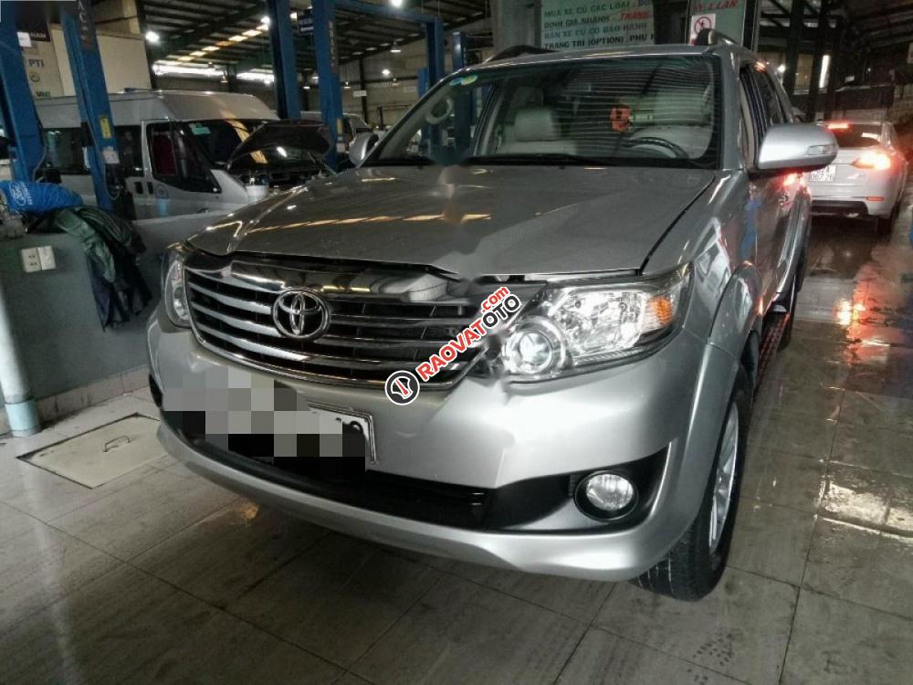 Bán xe Toyota Fortuner đời 2013, màu bạc số tự động-3