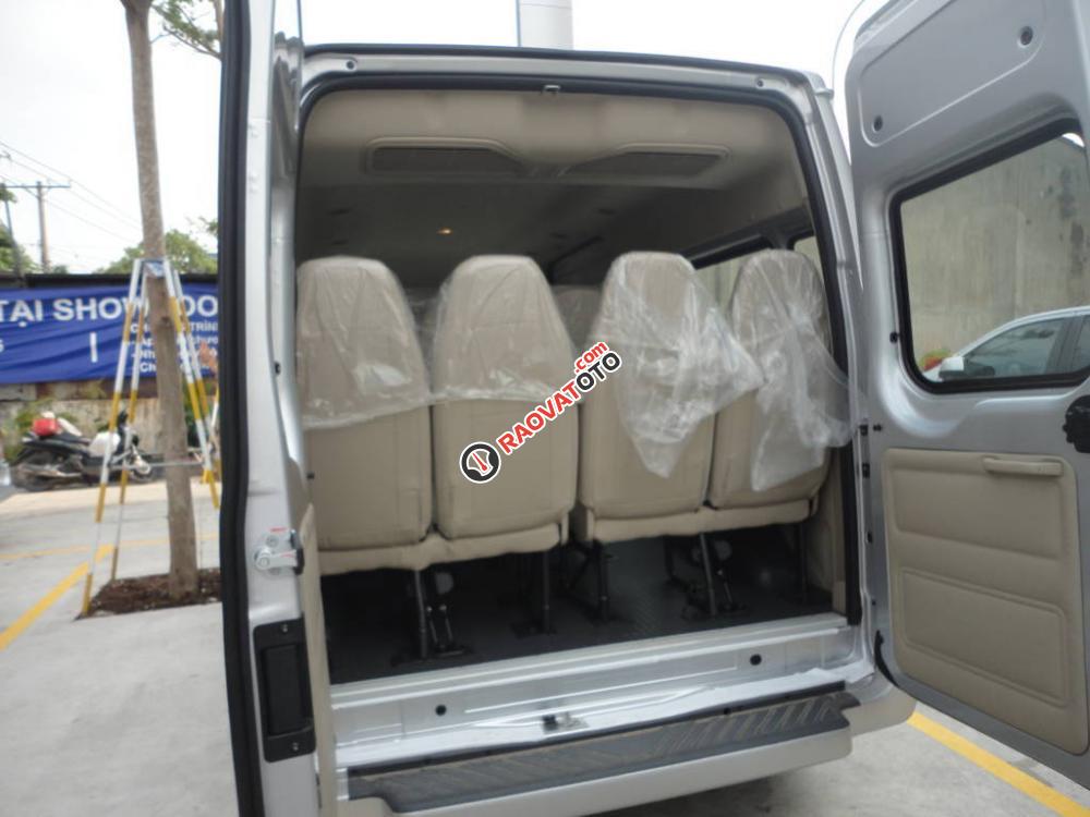 Xe Ford Transit Mid sản xuất 2017, màu bạc. Ưu đãi lên đến 40 triệu tiền mặt - Hỗ trợ trả góp 80%: 0902.608.293-9