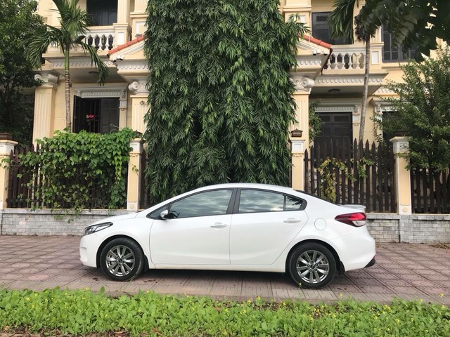 Bán Kia Cerato 1.6 MT đời 2017, màu trắng, xe nhập-1