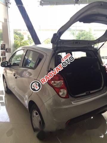 Bán ô tô Chevrolet Spark LS đời 2017, màu bạc, giá 269tr-5