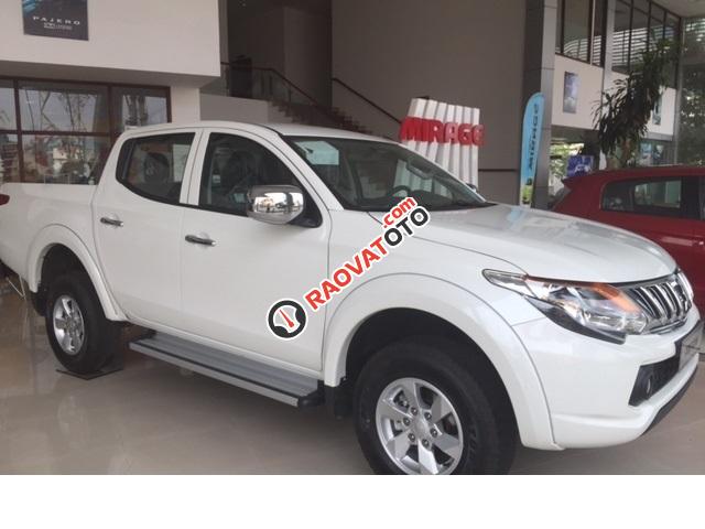 "Cực hot khuyến mãi tháng 4" Mitsubishi Triton 4X2 MT, màu trắng, nhập khẩu, LH: Lê Nguyệt: 0911.477.123-4