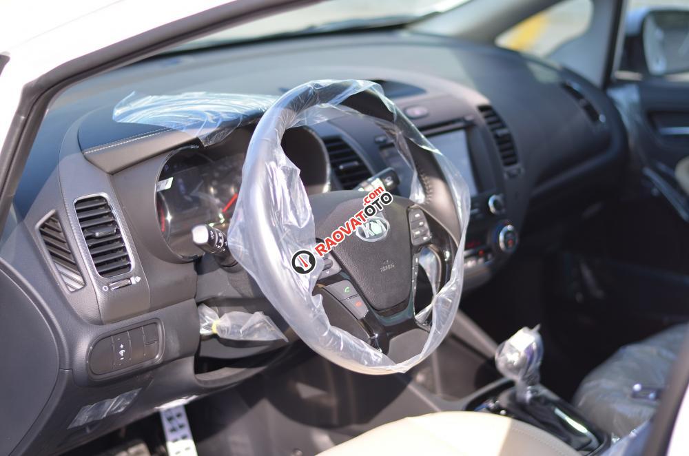 Bán Kia Cerato AT năm 2017, màu trắng, giá tốt-4