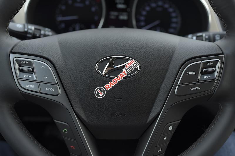 Cần bán Hyundai Santa Fe đời 2017, màu trắng-0