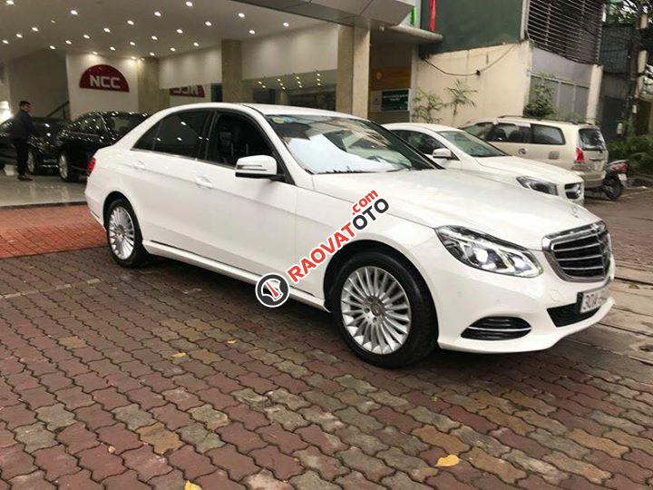 Bán Mercedes E200 2015 trắng Ngọc Trinh-2