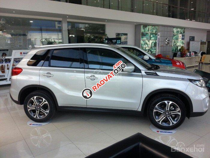 Bán xe Suzuki Vitara 2017 màu trắng ngà, xe nhập, giao ngay. LH: 0985.547.829-2