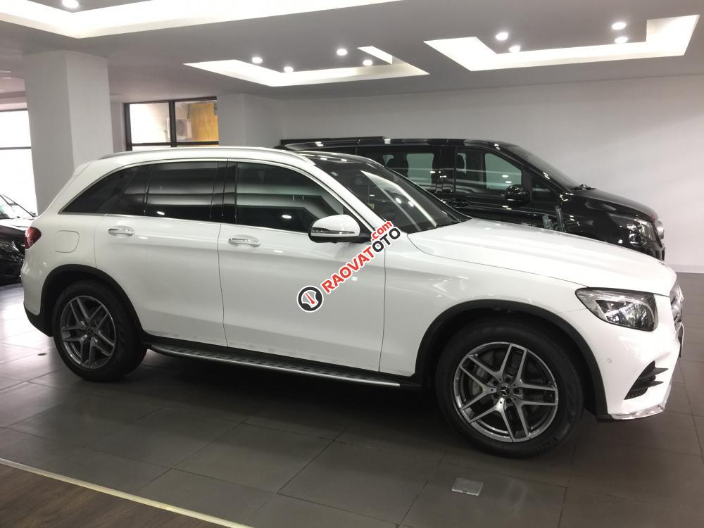 Mercedes GLC 300, mới 100%, xe giao ngay-1