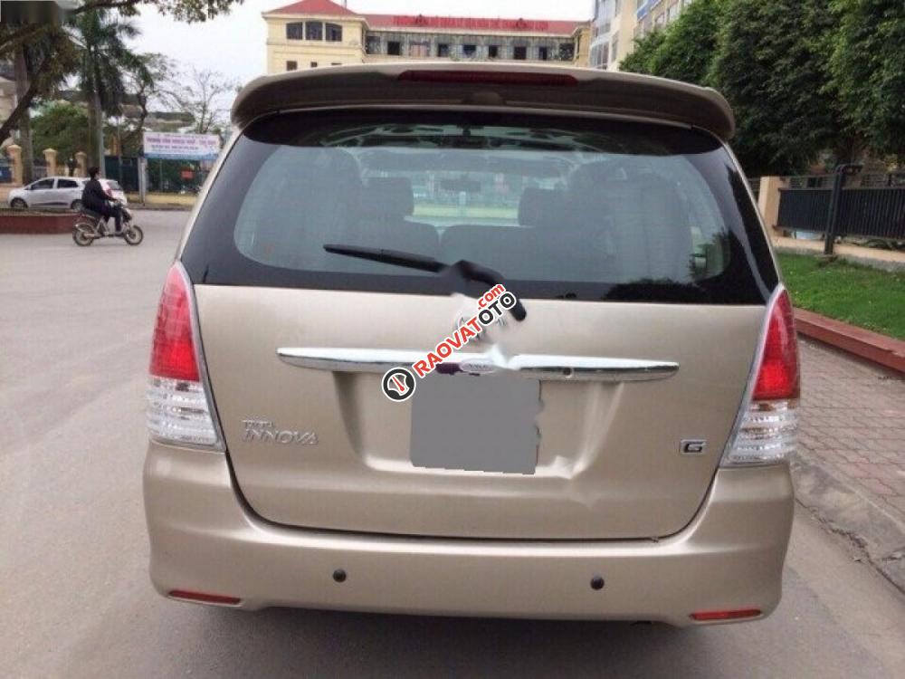 Bán Toyota Innova đời 2011, màu vàng như mới-3