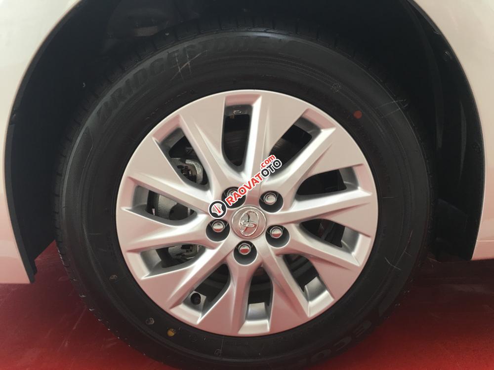 Cần bán Toyota Corolla Altis 1.8E màu bạc, giá cạnh tranh, hỗ trợ trả góp 90%-1