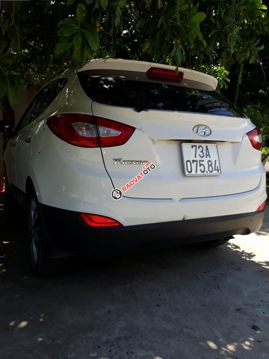 Bán Hyundai Tucson 2.0 AT năm 2014, màu trắng, nhập khẩu nguyên chiếc chính chủ-2