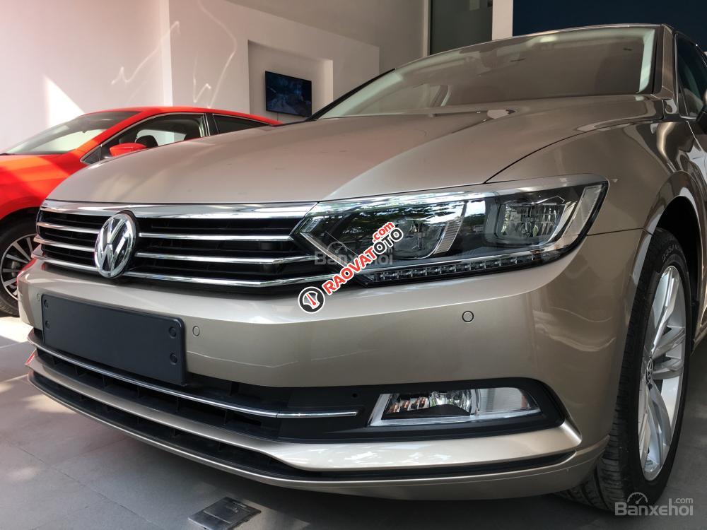 Giá xe Passat, màu vàng cát, tặng bảo hiểm 2 chiều, LH Thu Hương: 0902.608.293-13