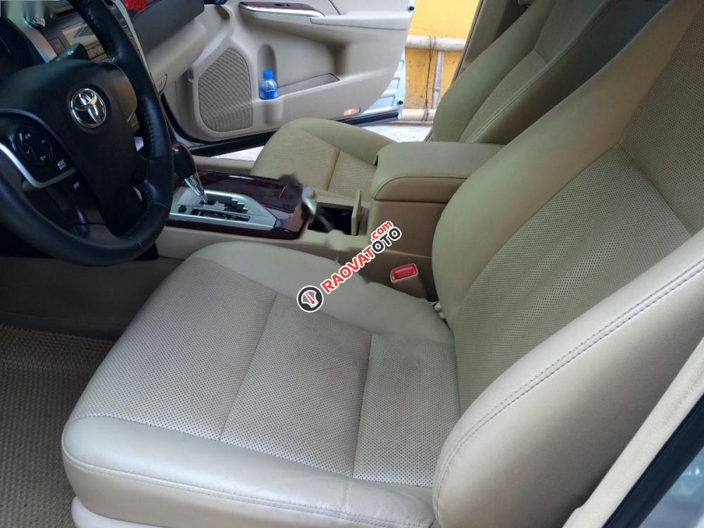 Bán Toyota Camry 2.0E đời 2014, màu bạc chính chủ, giá chỉ 730 triệu-5