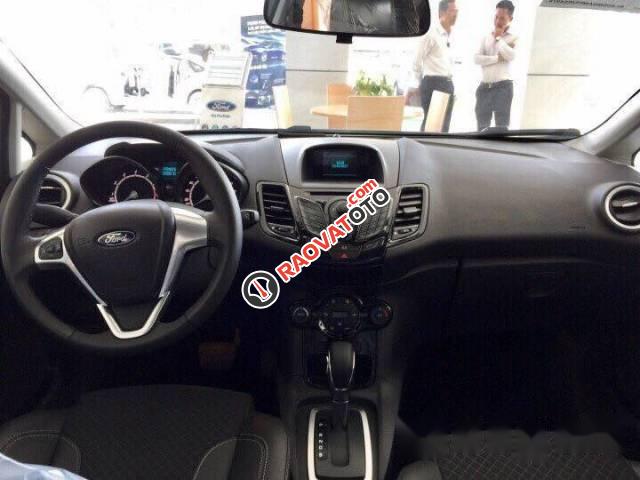 Bán xe Ford Fiesta đời 2017, màu trắng-0