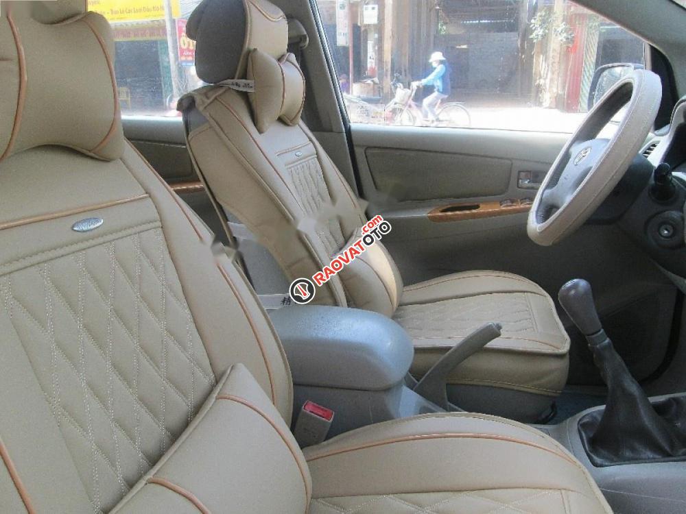 Bán ô tô Toyota Innova G đời 2010, màu bạc như mới giá cạnh tranh-3